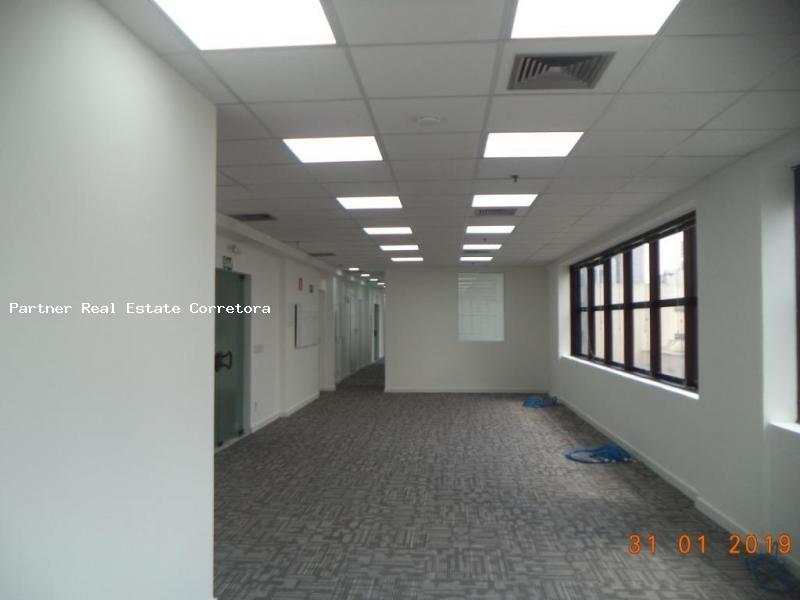 Conjunto Comercial-Sala à venda com 1 quarto, 188m² - Foto 11