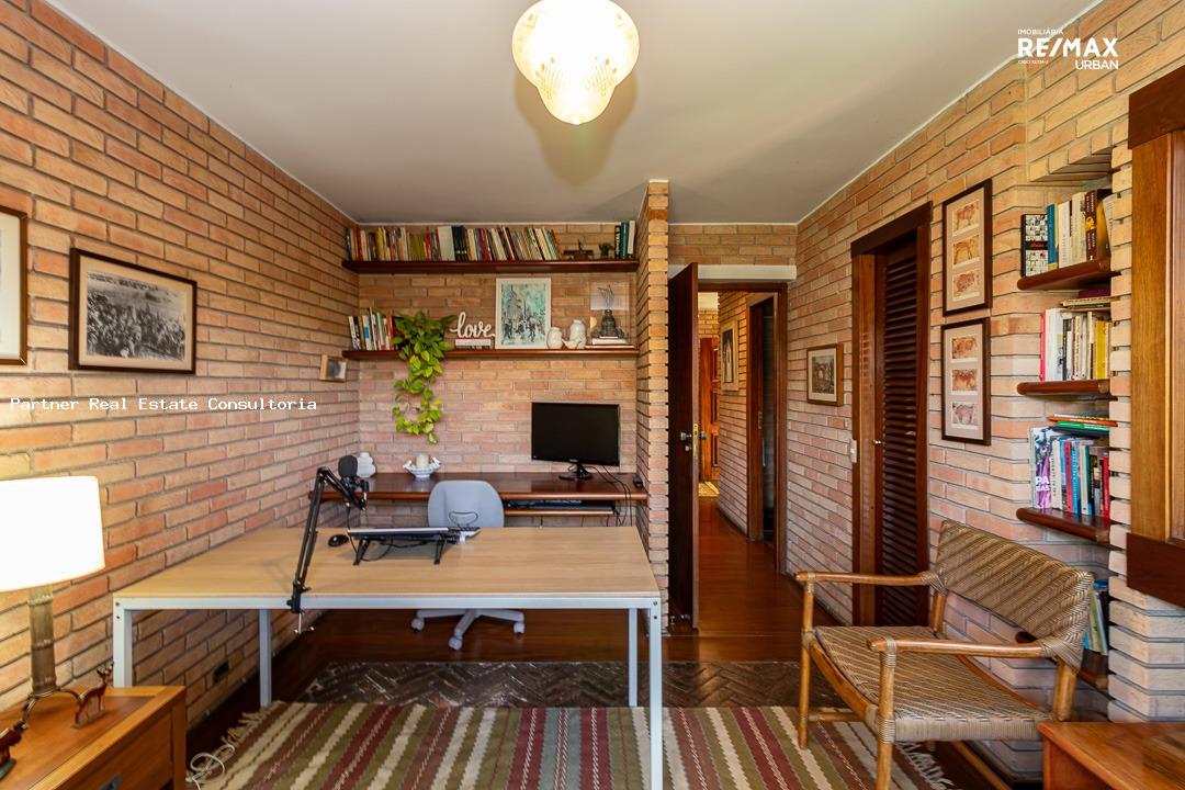 Casa à venda com 4 quartos, 530m² - Foto 2