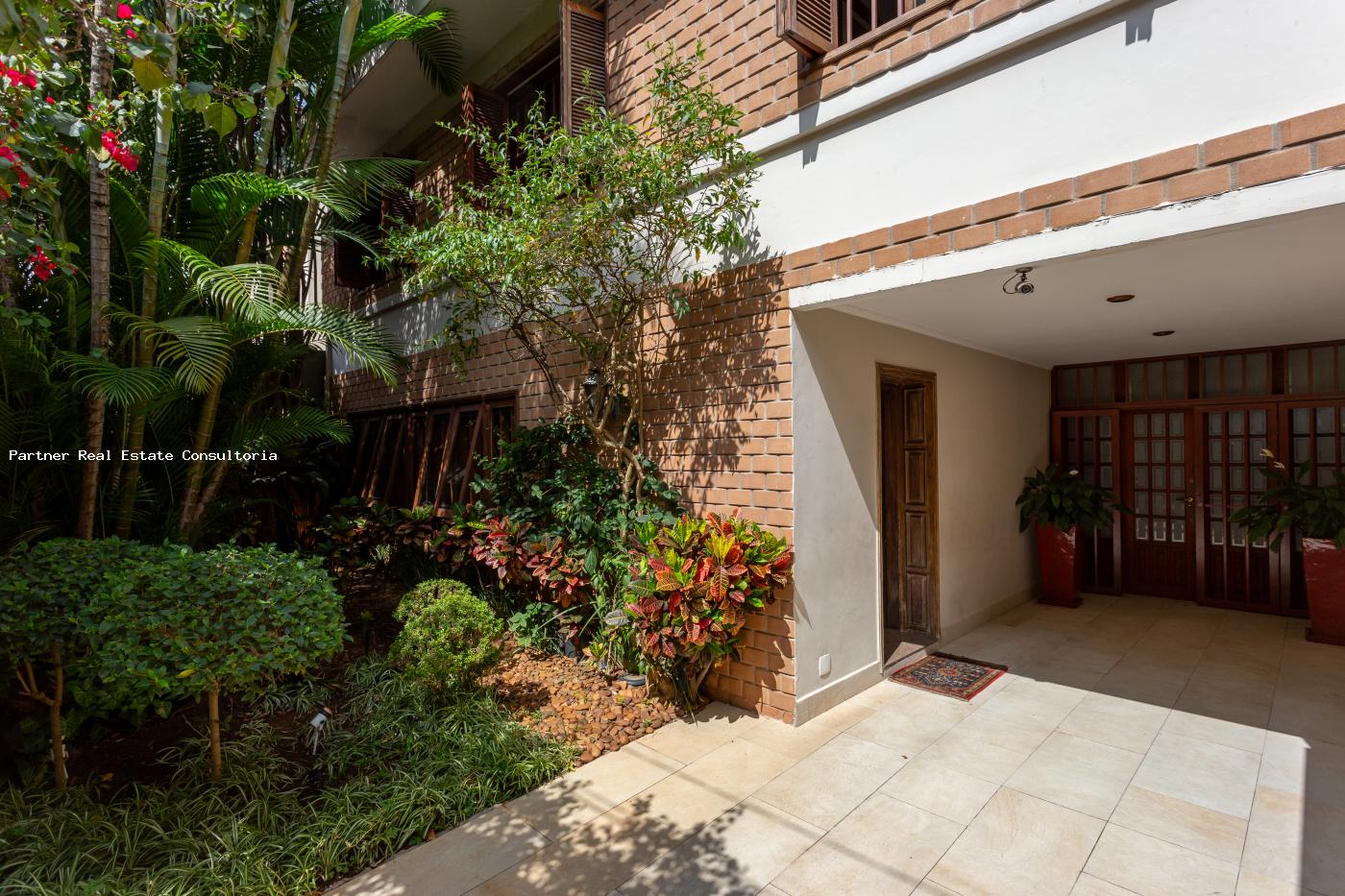 Casa, 4 quartos, 330 m² - Foto 1