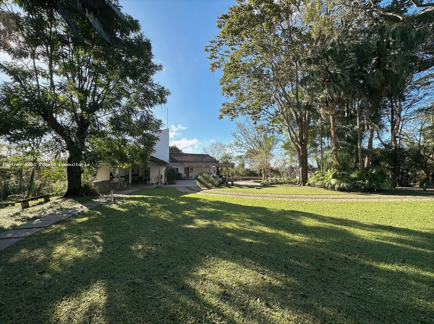 Casa de Condomínio à venda com 3 quartos, 10490m² - Foto 1