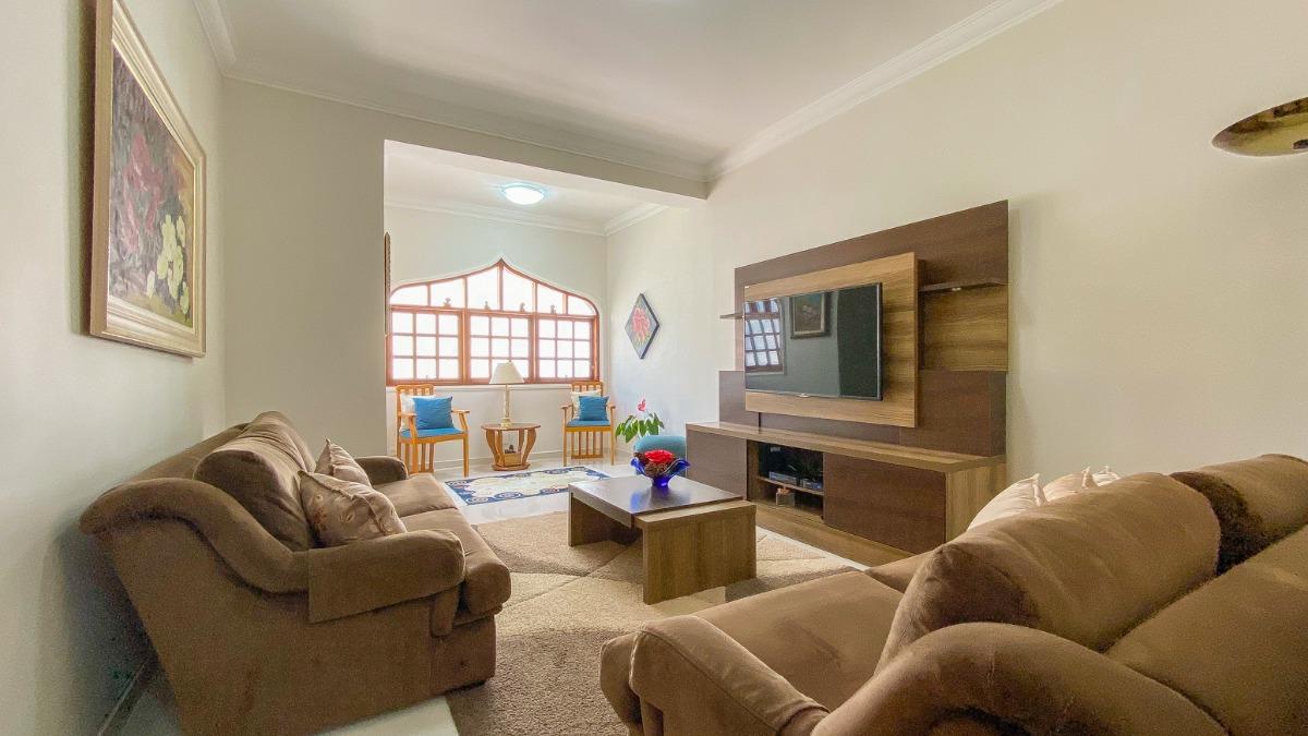 Casa, 5 quartos, 275 m² - Foto 1