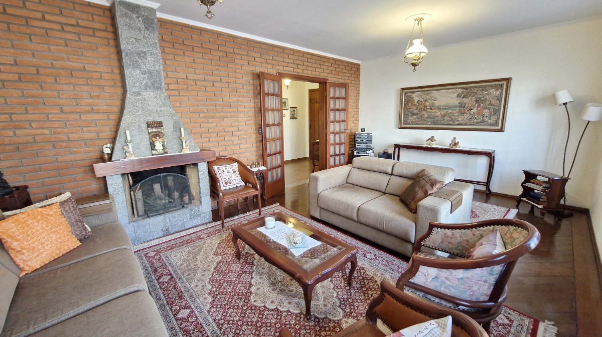 Casa, 4 quartos, 210 m² - Foto 1