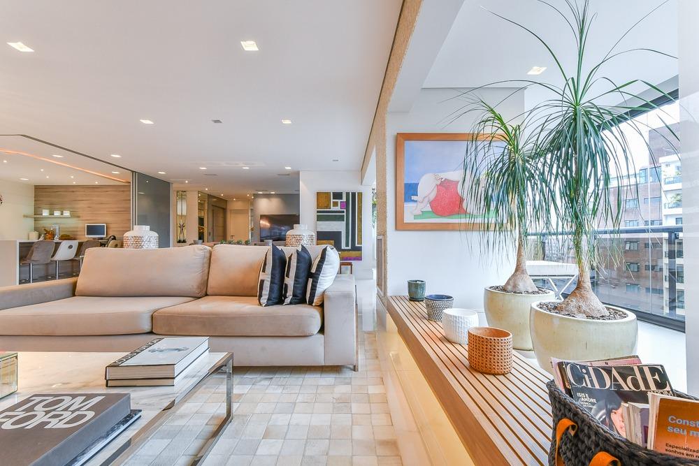 Apartamento, 3 quartos, 244 m² - Foto 1