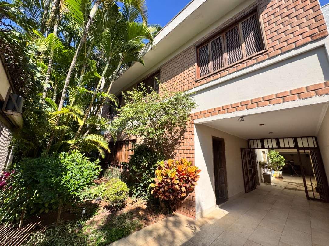 Casa, 4 quartos, 263 m² - Foto 1